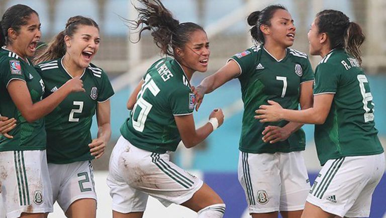 Selección Mexicana Femenil festeja gol