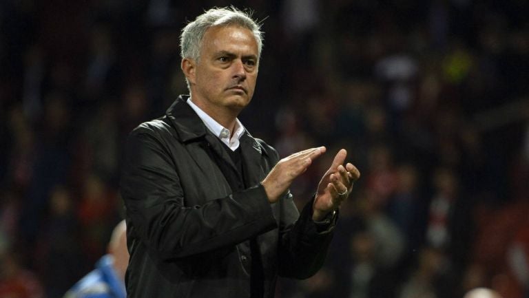 Mourinho aplaude en partido del Man United