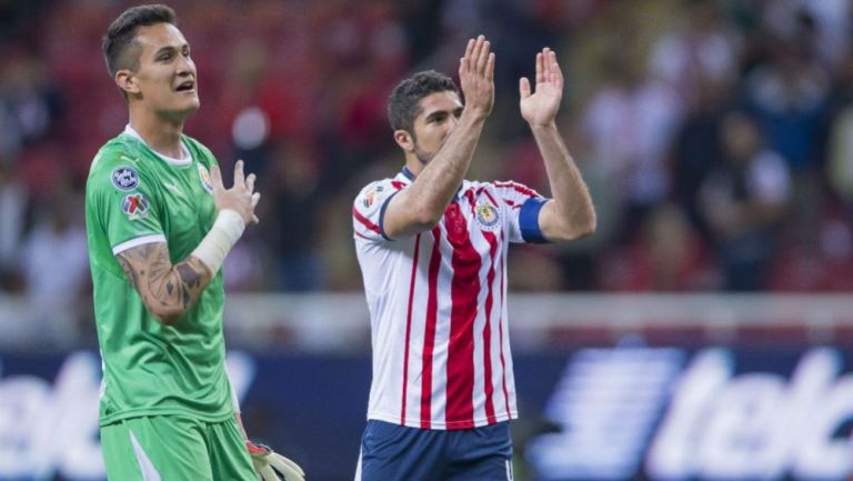 Raúl Gudiño y Jair Pereira agradecen a la afición de Chivas