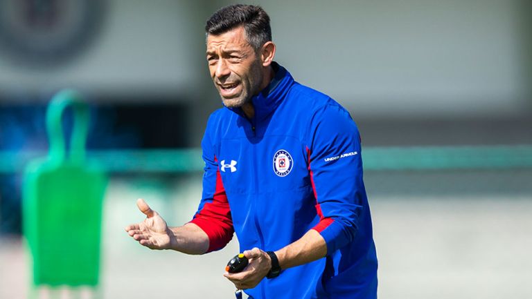 Pedro Caixinha, durante un entrenamiento del Cruz Azul