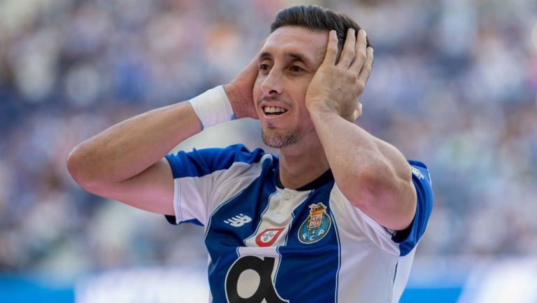 Héctor Herrera, en festejo durante un partido con el Porto