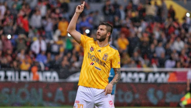 Gignac festeja su gol ante el Atlas