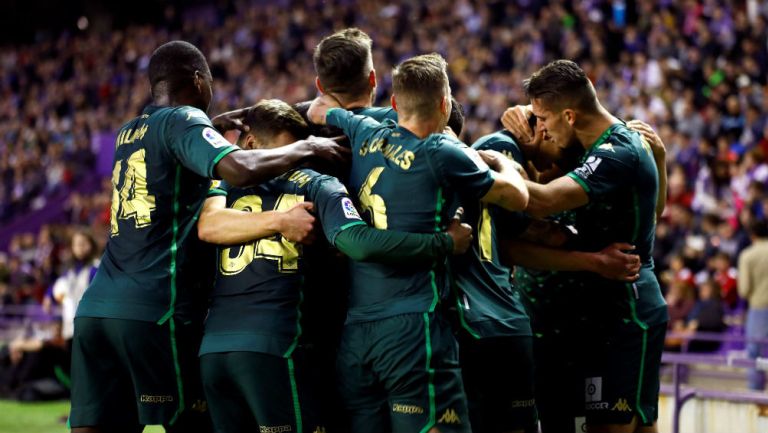 Betis celebra anotación de Mandi frente al Valladolid 