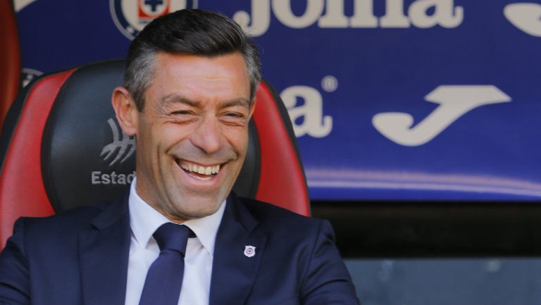 Pedro Caixinha durante un juego del Cruz Azul