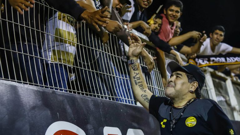 Maradona festeja triunfo contra Dorados