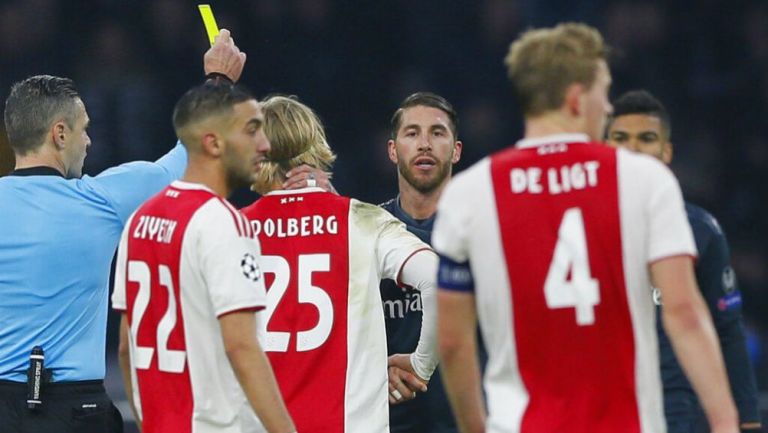 Sergio Ramos recibe tarjeta amarilla contra Ajax