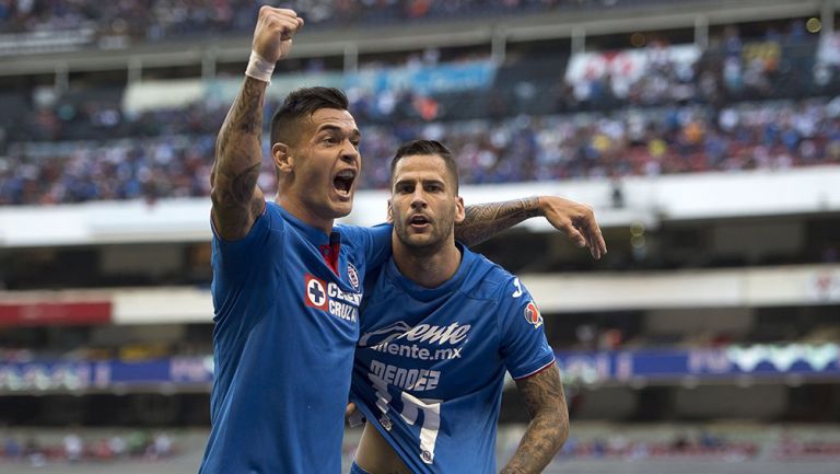 Caraglio y Méndez celebran el gol de la remontada
