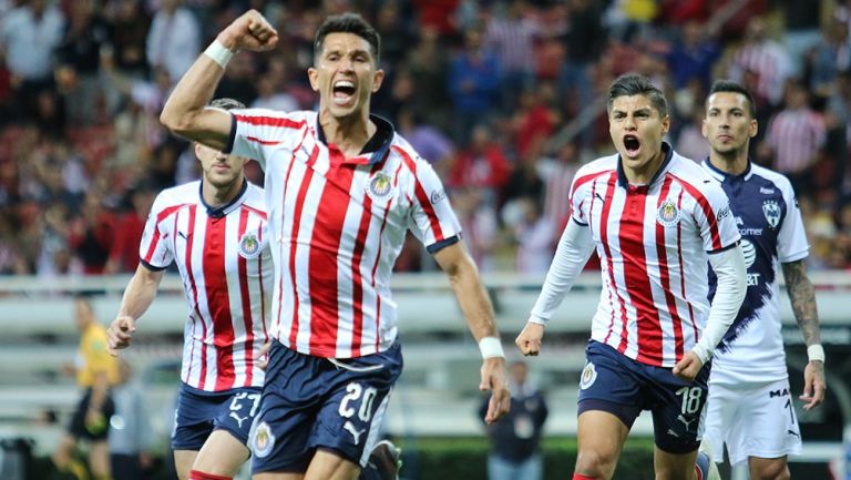 Jesús Molina festeja un gol contra Monterrey
