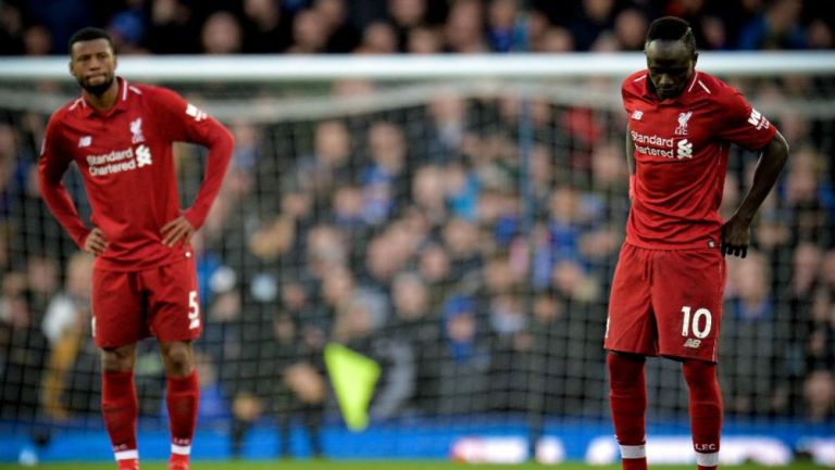 Sadio Mane y Wijnaldum se lamentan tras empate vs Everton