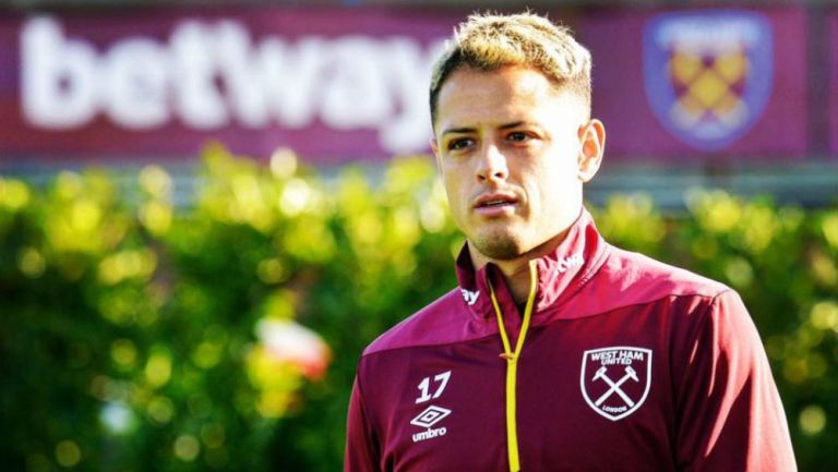 Javier Hernández durante un entrenamiento con los Hammers