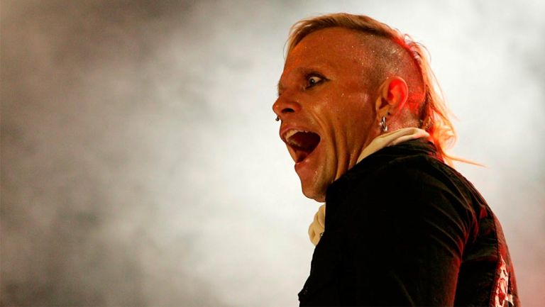 Keith Flint durante un concierto 