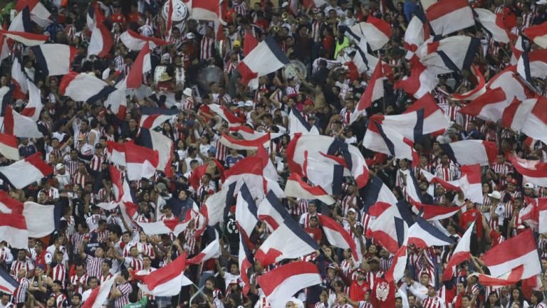 Aficionados de Chivas en el Estadio Akron 