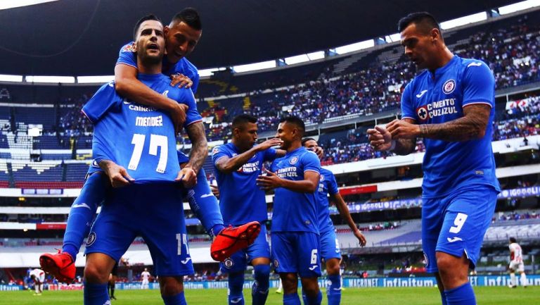 El festejo de los jugadores de Cruz Azul en la J9 del Clausura 2019