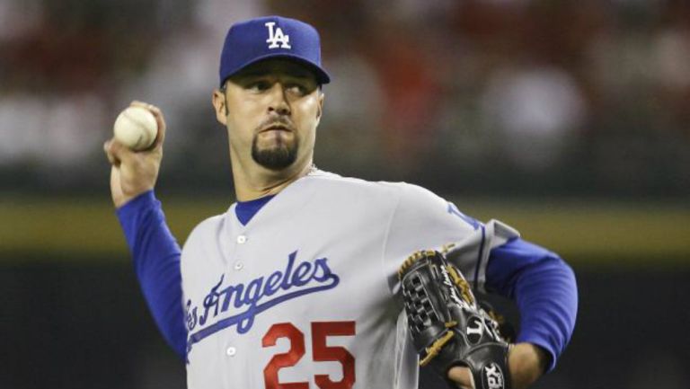 Loaiza lanza un disparo en partido de los Dodgers