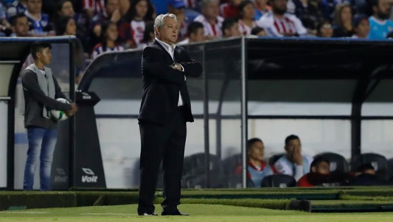 Vucetich, durante el duelo entre Gallos y Chivas