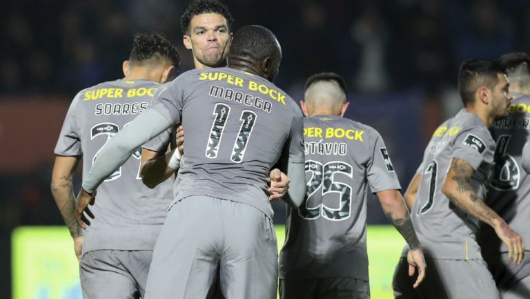 Jugadores del Porto celebran un gol