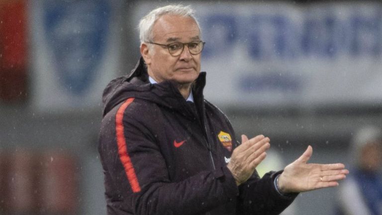 Claudio Ranieri aplaude en el juego entre la Roma y Empoli