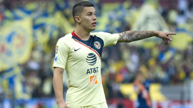 Mateus Uribe durante un encuentro ante Puebla