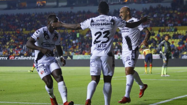 Ariel Nahuelpan festeja gol contra Morelia