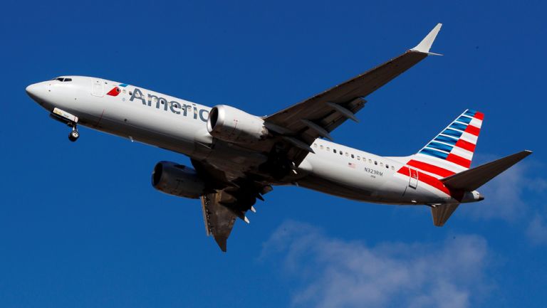 Avión se dispone a aterrizar en el aeropuerto de La Guardia