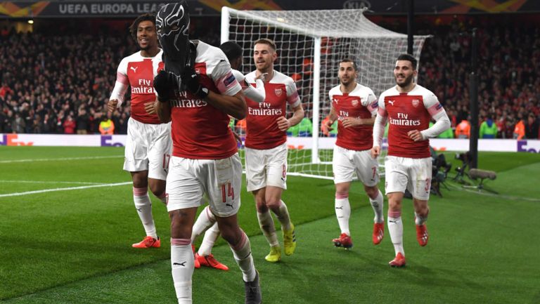 Aubameyang celebra un tanto en la Europa League 