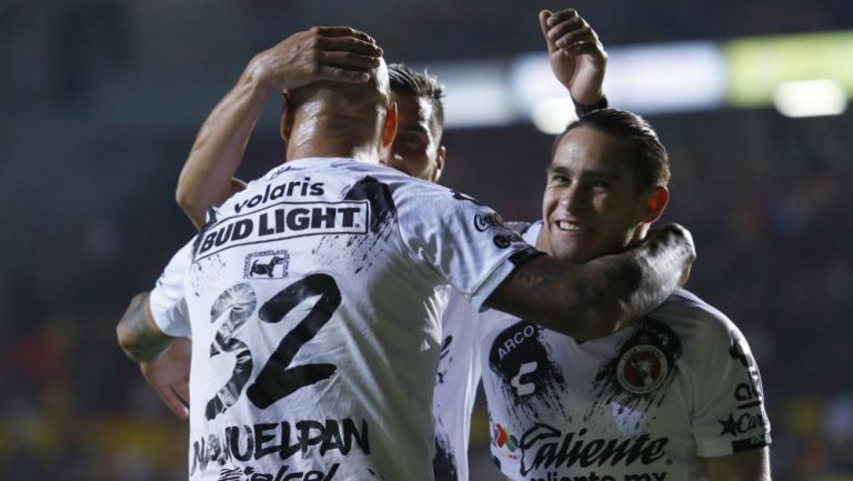 Jugadores de Xolos festejan un gol frente a Morelia en Copa MX