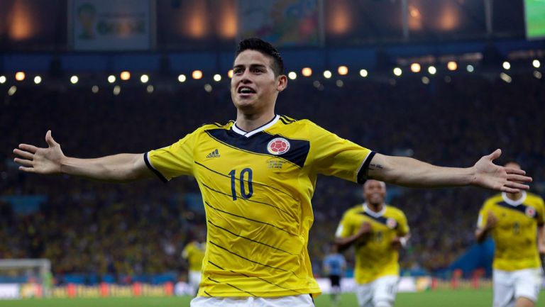 James Rodriguez celebra con Colombia