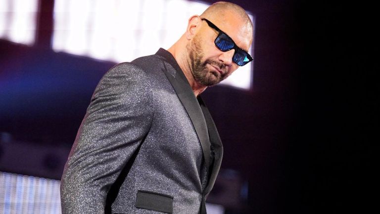 Batista hace su entrada al ring