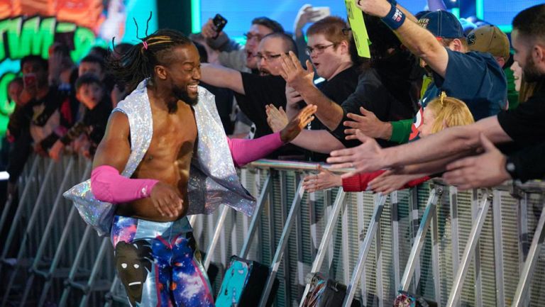 Kofi Kingston hace su entrada al ring