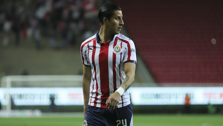 Carlos Cisneros durante un partido de Chivas