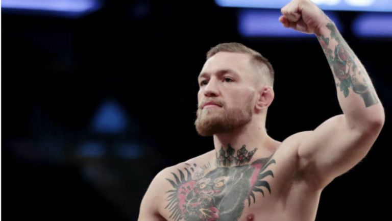 Conor McGregor durante un combate de MMA