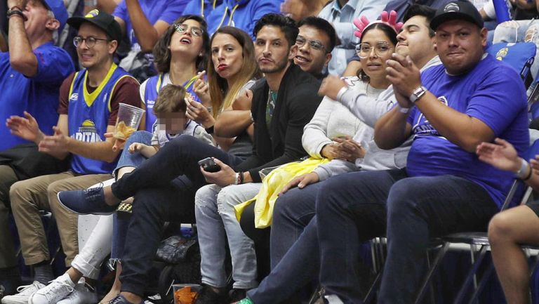 Reyna observa juego de Capitanes