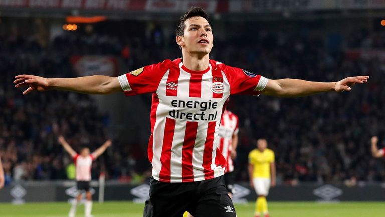 Hirving Lozano festeja gol con el PSV