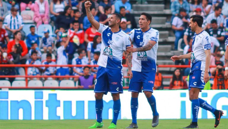 Edwin Cardona festeja gol ante Xolos de Tijuana