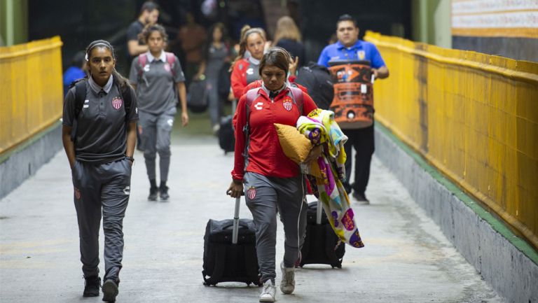 Necaxa arriba al Universitario tras el incidente con su autobús 