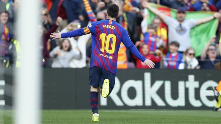 Messi festeja una de sus anotaciones contra los Periquitos