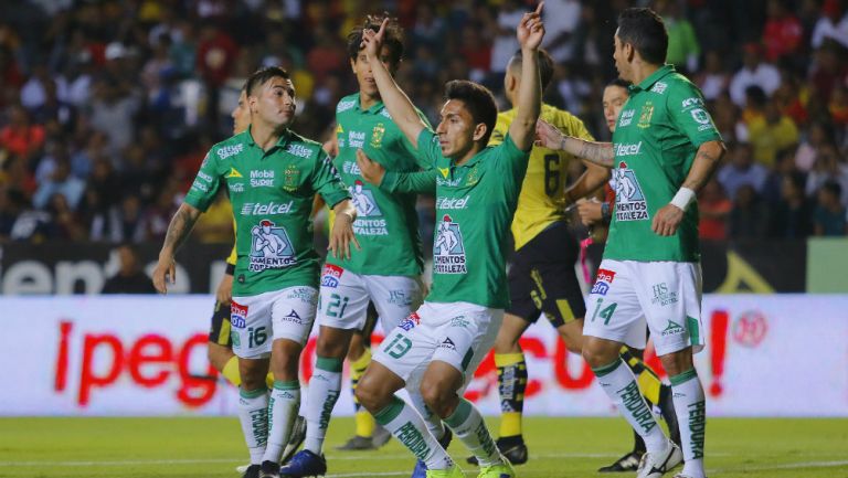 Ángel Mena, futbolista de León, celebra anotación contra Morelia