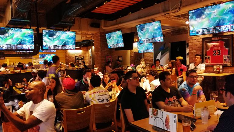 El restaurante lució repleto para la 'viewing party' de Infinity