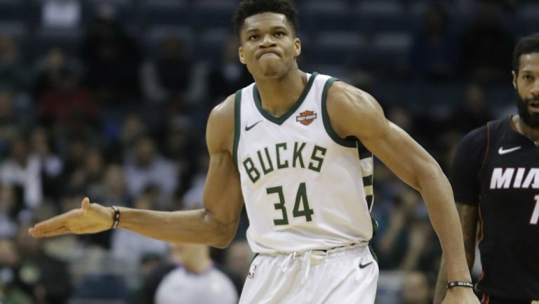 Giannis Antetokounmpo durante un juego de los Bucks