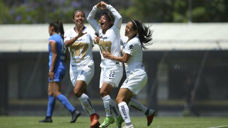 Patricia Jardón festeja gol contra Cruz Azul