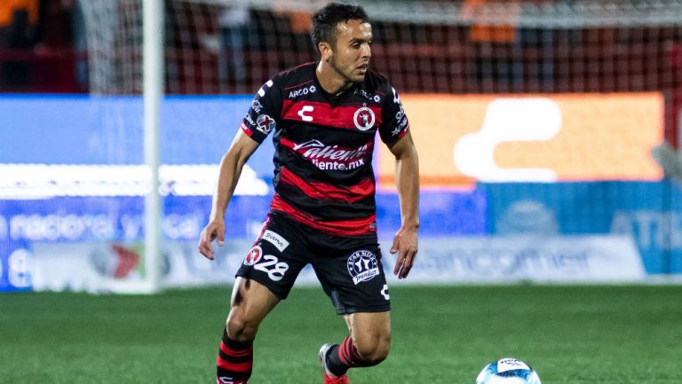 Omar Mendoza durante un juego de Xolos