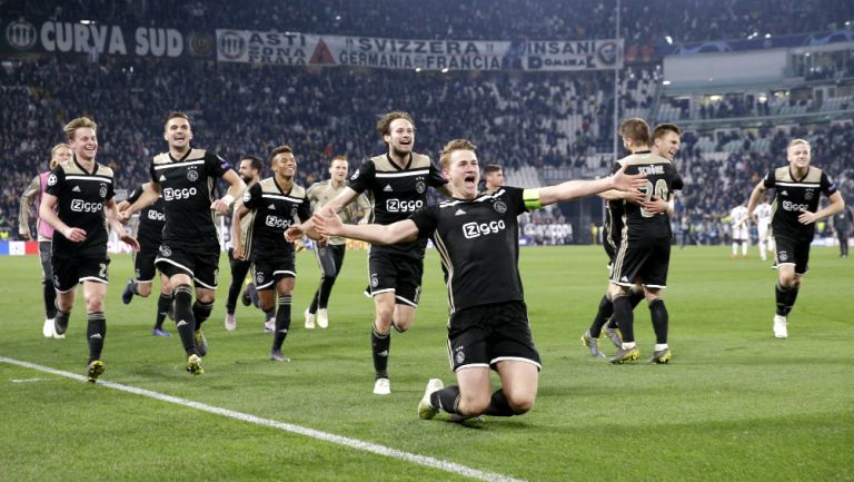 Ajax celebra una anotación frente a la Juventus 