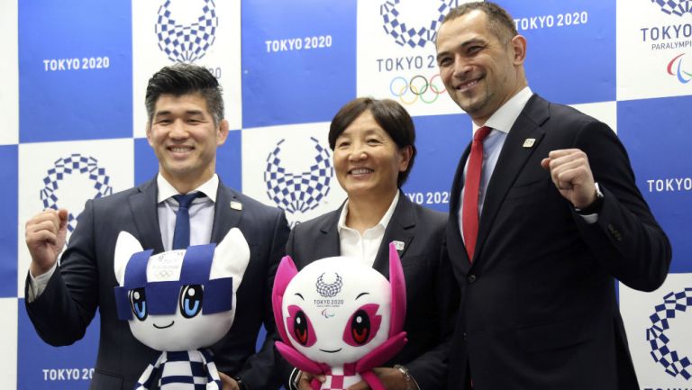 Kosei Inoue, Reika Utsugi, y el director deportivo de Tokio 2020, Koji Murofushi