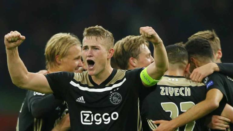 Matthijs de Ligt celebra el triunfo del Ajax contra el Benfica