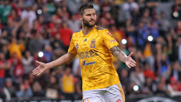 Gignac celebra un gol con Tigres