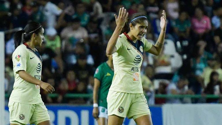 Daniela Espinosa festeja su gol contra León