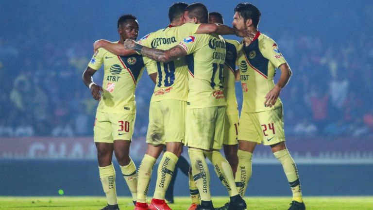 Jugadores del América festejan gol contra Veracruz