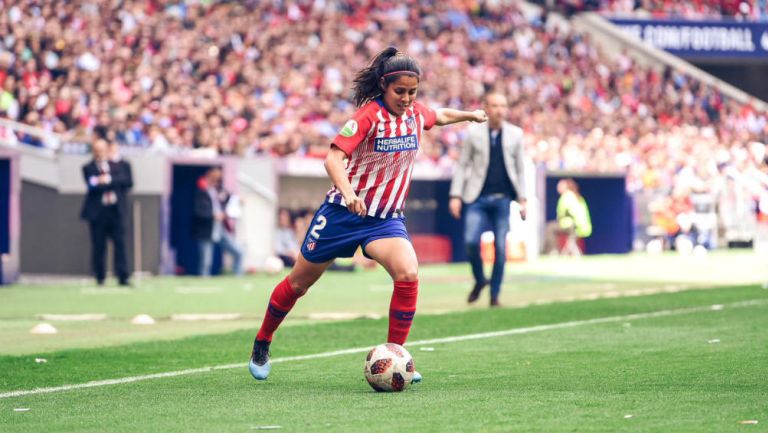 Kenti Robles durante un juego del Atlético de Madrid