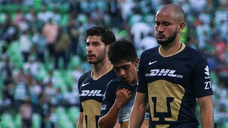 Jugadores de Pumas tras la derrota contra Santos Laguna