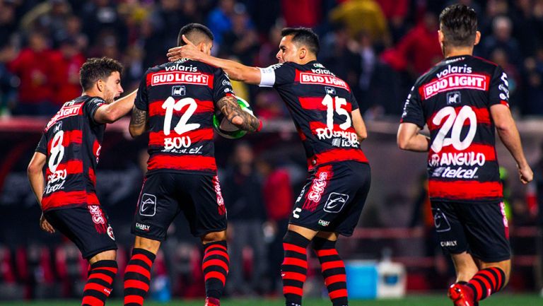 Jugadores de Tijuana festejan gol contra León 